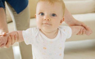 از چه سنی نگران راه رفتن کودک باشیم؟